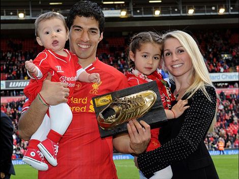 Luis Suarez signo Acuario con su familia